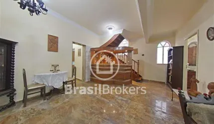 Casa triplex à venda no GRAJAÚ,  com 8 quartos com elevador,piscina ,sauna ,churrasqueira e 3 vagas de garagem