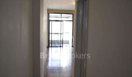 Apartamento à Venda, 2 quartos (2 suítes), 1 vaga, varanda e sol matinal, próximo ao Metrô Uruguai