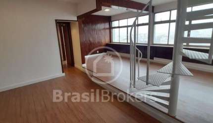 Cobertura Triplex com 4 quartos (1 suíte), 2 salas, terraço gourmet e 2 vagas - 242 m²  a 4 min da Praça Saens Pena.