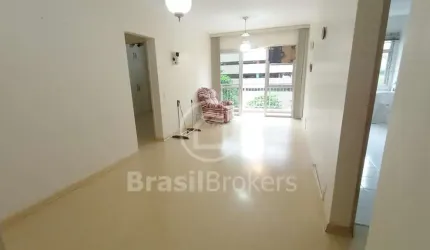 Apartamento de 2 quartos com Varanda e vaga de garagem com infra, colado no Shopping Tijuca a 5 minutos do metro Estação Praça Saens Pena
