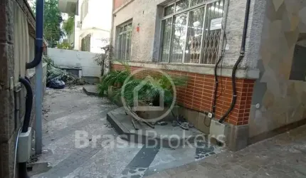 Casa com 506 m², 5 quartos, 2 salas e mais uma anexa com 3 quartos a 1 minuto do Estação do metro Uruguai.