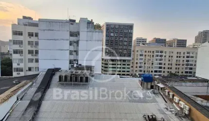 Sala com 25m² na Conde de Bonfim, junto à Praça Saenz Peña