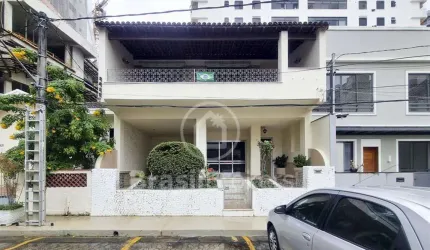 Casa de Vila com vaga de garagem e 3 quartos na Rua Itacuruça