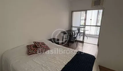 Flat no coração da Lapa com vaga e todo reformado