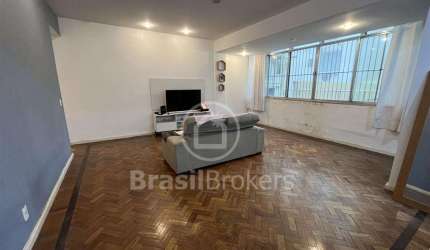Vendo apartamento na Atlântica de 4 quartos, sendo 1 suíte e com 1 vaga no Posto 2