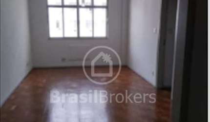 Botafogo 2 quartos com dependências 90 m²