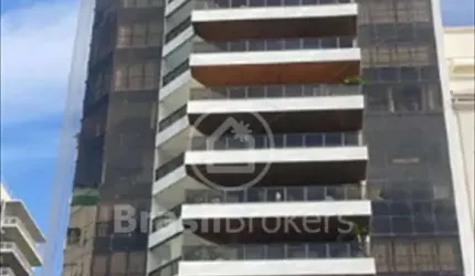 Apartamento á venda com 4 suítes na Avenida Atlântica.