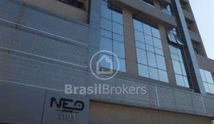 ótima sala com banheiro
