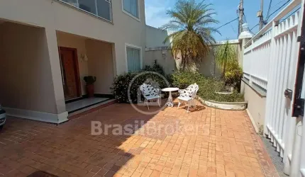 Casa Duplex em Condomínio com 3 Dormitórios