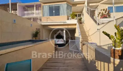 Maravilhosa casa 4 quartos no Melhor Condomínio da Região