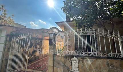 Ótima Casa de frente de rua LINEAR, sol da manhã, 05 quartos, localização privilegiada no bairro Anil.