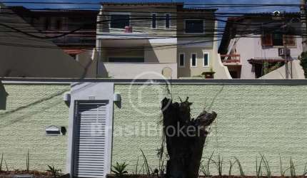 Casa de Condomínio 3 quartos, sendo 1 suíte