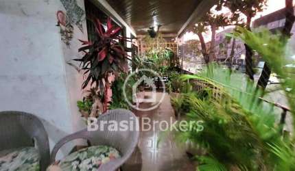 APARTAMENTO 4 QUARTOS/SENDO UMA SUITE/ELEVADOR/VARANDA/ 180M
