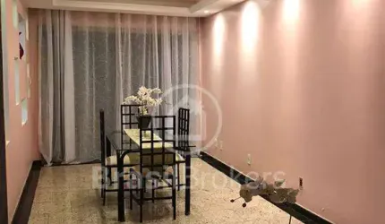 Excelente casa triplex com 386 m²; de área construída.em rua plana no jardim Carioca próximo à Estrada do Galeão