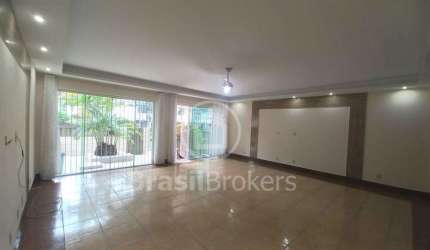 EXCELENTE CASA COM PISCINA PRÓXIMA AO SHOPPING ILHA PLAZA