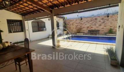 Casa à venda com 238,00m² e 3 quartos em Pitangueiras, Rio de Janeiro - rj
