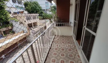 Apartamento de 2 quartos, dependência de empregada e varanda no Jardim Guanabara!