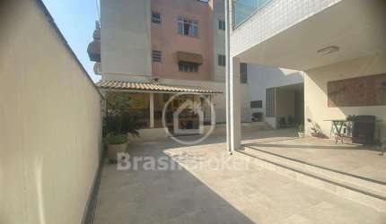 CASA ESPETACULAR COM ÁREA DE LAZER COMPLETA