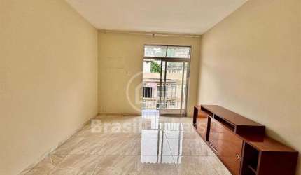 Apartamento 2 quartos com elevador e dependência completa em excelente localização!