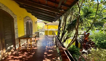 Casa 3 quartos, sendo 1 suíte
