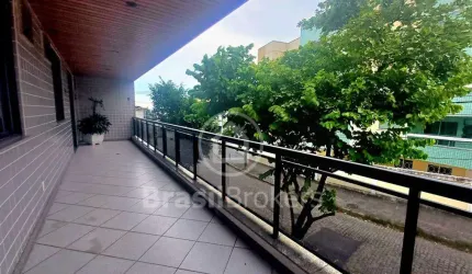 Magnifico apartamento de 2 quartos com 101 m², vista lateral para a orla da Praia da Bandeira!