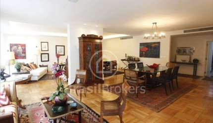 Apartamento reformado, com 4 quartos, 379 m², em Copacabana
