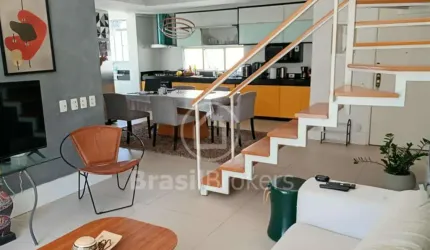 Excelente cobertura duplex, com 3 quartos, no Leme
