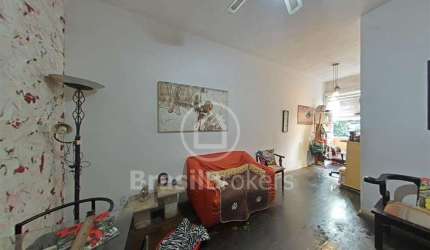 Excelente prédio na Rua Cinco de Julho, apartamento com sala e 2 quartos !