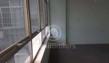 Sala comercial de 160m² com 3 vagas com localização privilegiada!