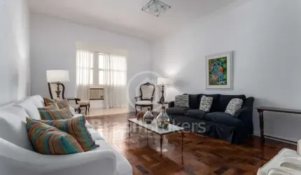 Apartamento reformado de 3 quartos, 1 suíte e 1 vaga em Copacabana