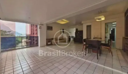 Descubra seu paraíso na Gávea: Apartamento com varandão e 3 quartos com vista espetacular!
