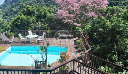 Casa tropical com estilo Balinês em São Conrado, com vista espetacular para a Pedra da Gávea !