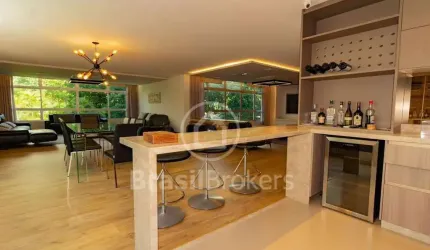 Leblon, Alto Luxo, original 4 quartos, 260m2, 2 vagas, predio com infra e portaria 24h