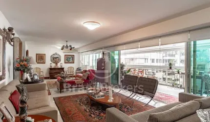 Excelente apartamento totalmente reformado em Rua tranquila e arborizada