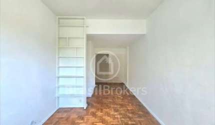 Apartamento com 2 Quartos e 1 banheiro à Venda, 63 m² por R$ 900.000