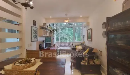 Lindo &amp; reformado, com sala, 2 quartos e 1 vaga, em condomínio com infraestrutura completa !