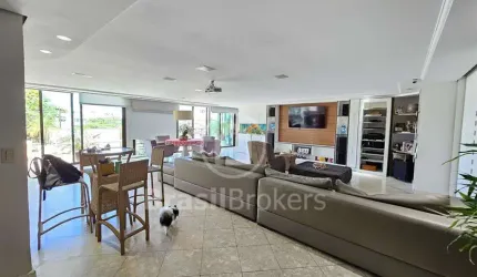 Cobertura espetacular com localização privilegiada a uma quadra da praia na Barra da Tijuca!
