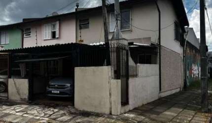 Sobrado para Venda em Caxias do Sul, Santa Catarina, 3 dormitórios, 2 banheiros, 2 vagas