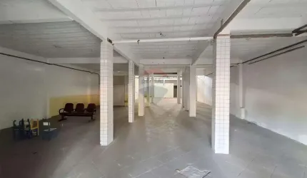 Galpão Comercial - 436m² Fácil acesso a Av. Brasil - Bangu