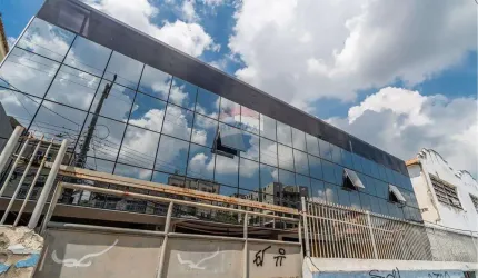 Prédio Comercial + Terreno + Casa à Venda