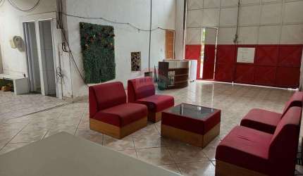 GALPÃO DE 310M² COM SALAS E BANHEIROS À VENDA EM BONSUCESSO!