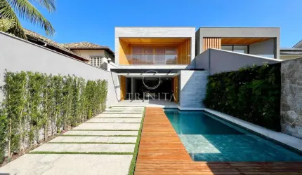RIO MAR | CASA TRIPLEX 4 SUÍTES