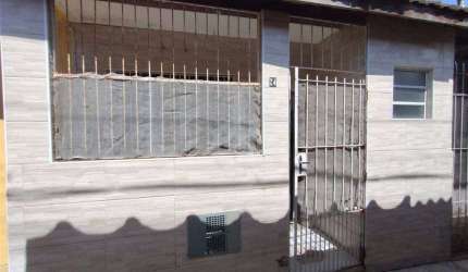 Excelente casa tipo bangalô reformado. O imóvel está localizado na Vila Caiçara, bairro que vem recebendo cada vez mais investimentos na infraestrutura, além de ter o terceiro maior comércio de Praia 