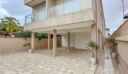 Excelente sobrado de condomínio com 02 dormitórios, 01 banheiro social, 01 lavabo, 01 vaga de garagem e quintal privativo. O imóvel está localizado no Jardim Melvi, bairro que vem se valorizando atrav