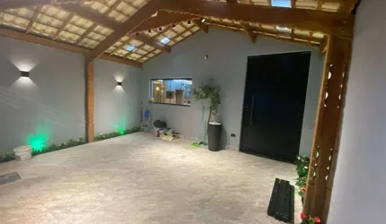 Excelente casa reformada de 03 dormitórios, sendo 01 suíte, 02 vagas de garagem e piscina aquecida. O imóvel está localizado no Jardim Imperador, bairro que tem recebido muita valorização através de r