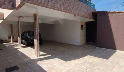 Excelente sobrado de condomínio com 02 dormitórios, 01 banheiro social, 01 lavabo e quintal privativo. O imóvel está localizado no Tude Bastos, bairro que tem recebido muita valorização através de rec