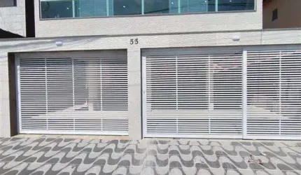 Excelente casa de condomínio sobreposta alta com 02 dormitórios e ampla sacada. O imóvel está localizado no Ribeirópolis, bairro que tem recebido muita valorização através de recentes investimentos em