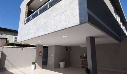 Excelente casa de condomínio sobreposta alta com 02 dormitórios e ampla sacada. O imóvel está localizado no Ribeirópolis, bairro que tem recebido muita valorização através de recentes investimentos em