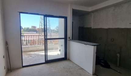 Apartamento novo com 02 dormitórios, sacada, churrasqueira e infraestrutura completa