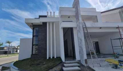 Casa em fase de acabamento em condomínio fechado em Caçapava